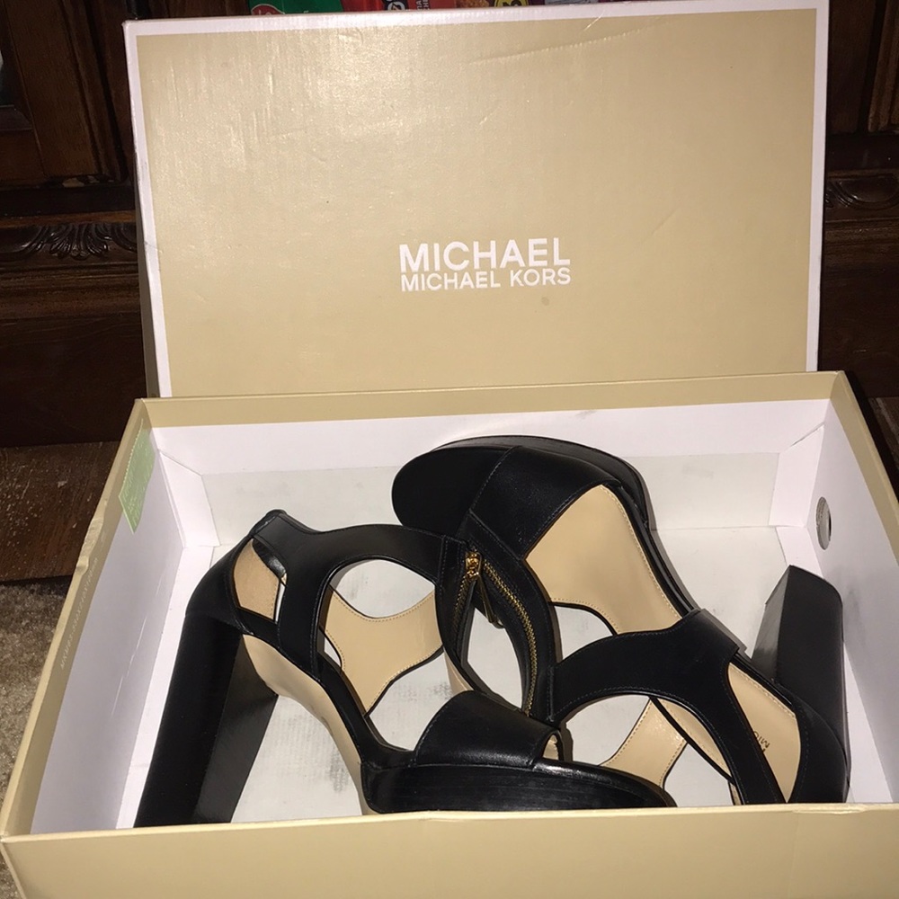 Michael Kors leather Berkeley sandal, size 9